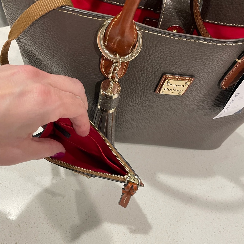 Dooney & Bourke Handbag 👜 - Picture 4 of 10